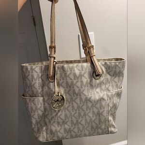 MICHAEL KORS SHOULDER BAG, GREAT CONDITION